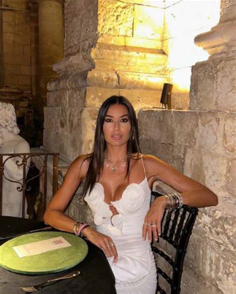 Vestito Bianco E Scollatura Maestosa Elisabetta Gregoraci Implacabile