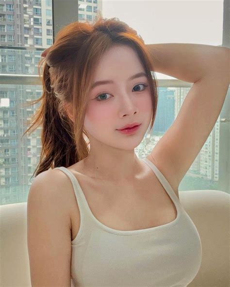 Hot girl ảnh thẻ lên đồ đi biển khoe vòng đầy đặn