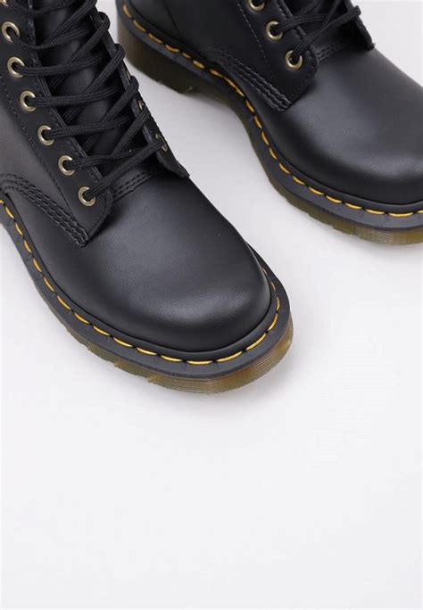 Comprar Vegan Black Felix Rub Off Dr Martens Bota Militar Plana