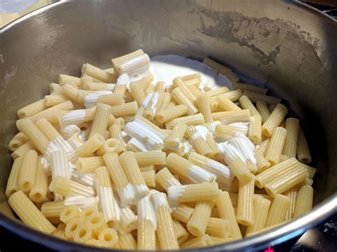 Macarrão Grão de Bico e Bacalhau Iguaria Receita e Culinária