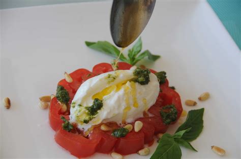 Burrata Et Tomate En Salade