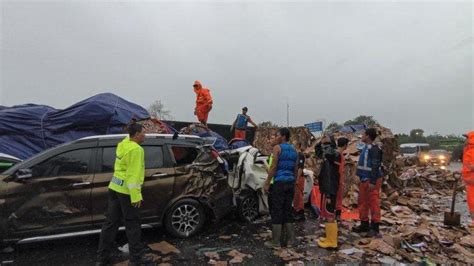 Hasil Olah Tkp Kecelakaan Beruntun Di Tol Cipularang Km B Sopir