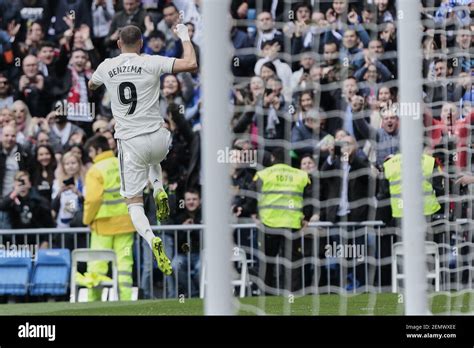 Karim Benzema Del Real Madrid Fue Testigo De Un Gol En El Partido La