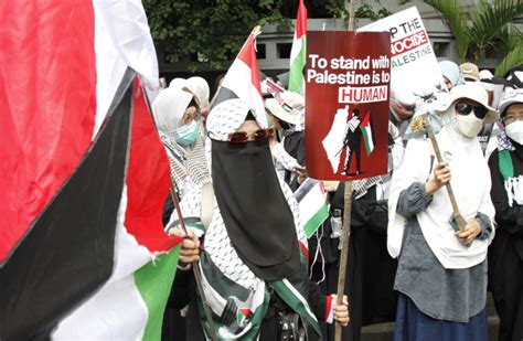 Massa Aksi Solidaritas Bela Palestina Gelar Demo Depan Kedubes Mesir