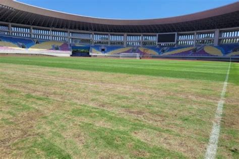 Mantap Rumput Stadion Manahan Solo Kembali Cantik Dan Sesuai Standar