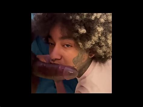 Le petit ami d un ami me baise pendant qu elle dort dans une autre pièce XVIDEOS