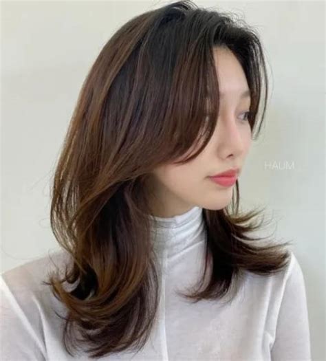 5 Inspirasi Gaya Rambut Layer Panjang Ala Cewek Korea Cantik Dan