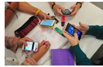 USO DE LAS REDES SOCIALES Y EL ATRASO ESCOLAR 