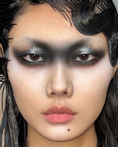 Pin By Noza On Make Up Futuristic Makeup Fashion Editorial Makeup