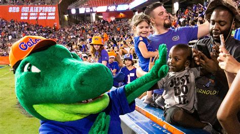 Orange And Blue Game Draws Big Crowd Of Fans And Former Florida Gators