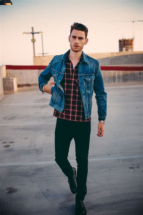 58 Best Flannel Shirt Outfits for Men & Styling Tips