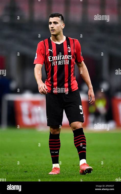 Diogo dalot of ac milan hi-res stock photography and images - Alamy