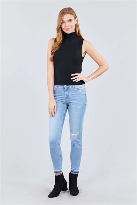 T10957 Sleeveless Turtle Neck Knit Top