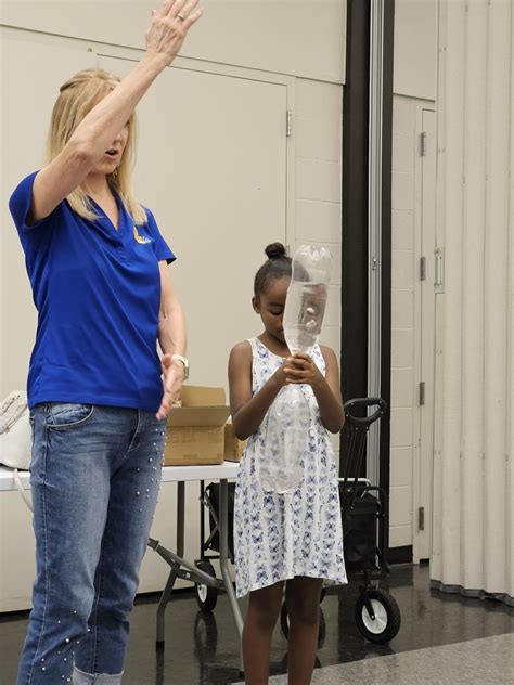 Lisa Spencer Chief Meteorologist With Wsmv Visits Fha For Book Reading