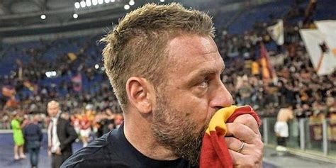 Oficial La Roma Renueva A Daniele De Rossi Ya Emblema Tambi N Como