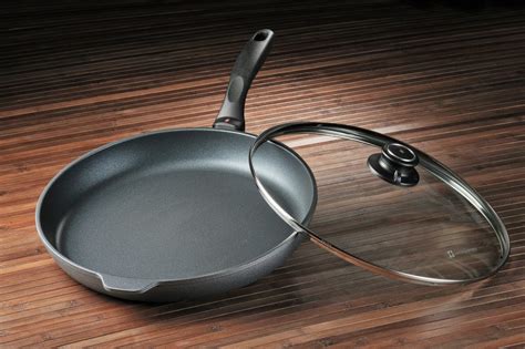 Антипригарная сковорода: что это, особенности сковородок с АП, виды ...