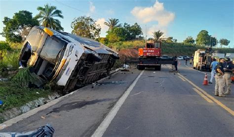 Ônibus de turismo que sofreu acidente 9 mortos na BR 101 estava em