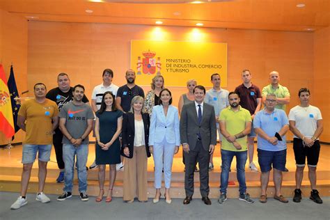 La Moncloa 13 06 2022 Representantes De Los Trabajadores Y Del Grupo