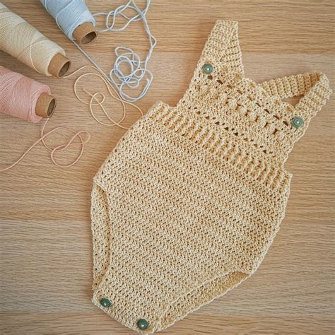 Patrón del Pelele Lúnula tejido a crochet para bebé Tejamos Sonrisas