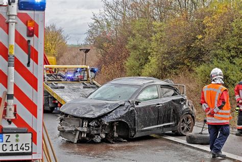 Vollsperrung Nach Schwerem Unfall Auf A4 Fahrzeug Mit Sommerreifen