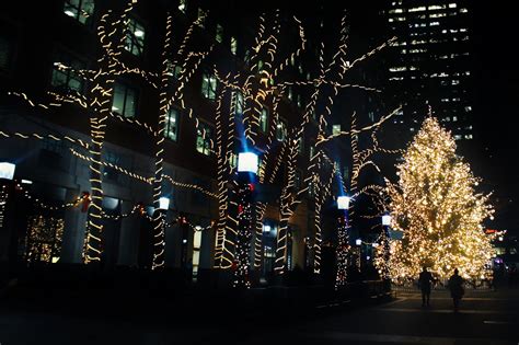 Christmas in New York: Magic vs Commercialization