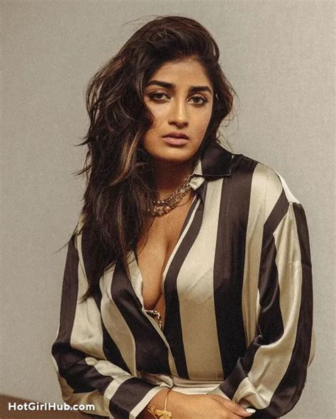 Cute Desi Girls With Big Tits Pics