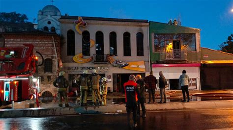 Balat ta bulunan oyuncak müzesi alev alev yandı