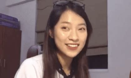 Hot girl 7 thứ tiếng Khánh Vy mua xe hơi tặng đất cho bố mẹ khi vừa 20 tuổi