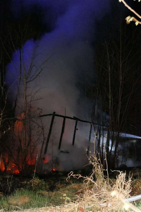 Feuerwehreinsatz Gartenhütte brennt im Rimbach nieder Suhl Zella