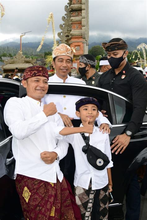 Foto Presiden Jokowi Resmikan Penataan Fasilitas Kawasan Suci Pura