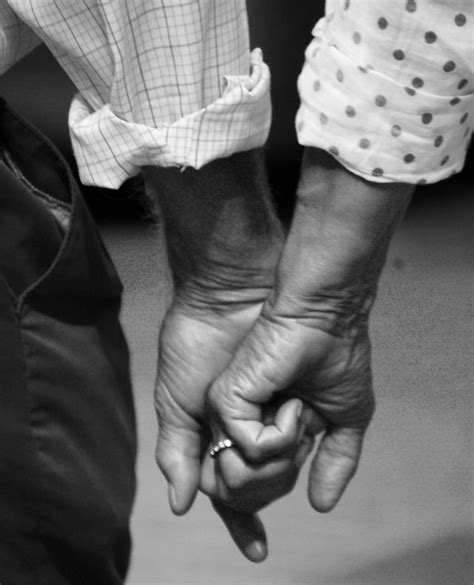 Old hands holding eachother | Old couple in love, Couples in love ...