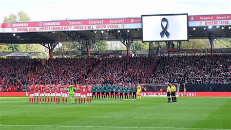 Bundesliga Schweigeminute für Opfer des Nahost Konfliktes vor Anpfiff