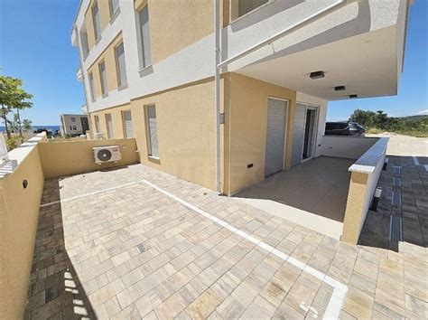 Stan Novalja Trosobni Prizemlje Vrt Novogradnja Blizu Pla E Babe Prodaja