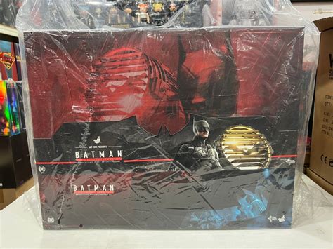 HOT TOYS MMS641 THE BATMAN BATMAN AND BAT SIGNAL 1 6TH SCALE COLLECTIBLE SET Hobbies Toys