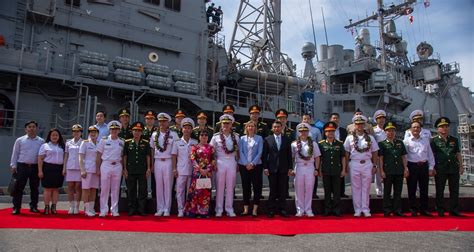 Dvids Images Uss Ronald Reagan Cvn 76 Pulls Into Da Nang Vietnam