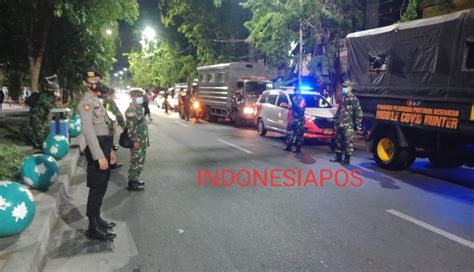 Tegakkan Disiplin Protkes Di Surabaya Anggota Koramil 0832 01 Sawahan