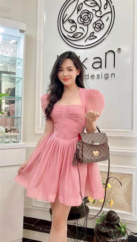 Hot girl phẫu thuật thẩm mỹ Vũ Thanh Quỳnh sau 8 năm đập đi xây lại Sự nghiệp rực rỡ nhan