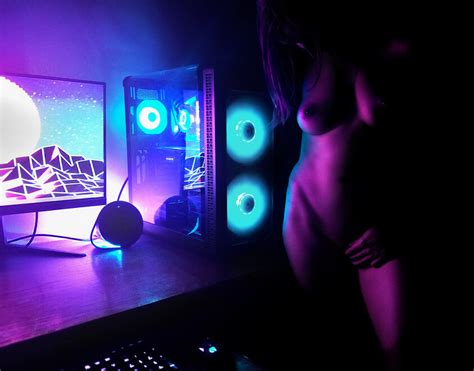 Fox F Gets Really Turned On By Computers Porn Pic