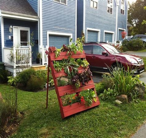 Recycled Wood Pallet Vertical Gardens | Pallet Ideas: Recycled ...