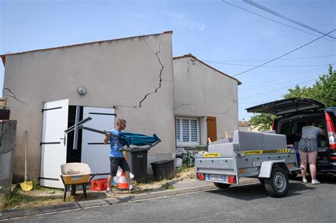 Charente Maritime à La Laigne Les Habitants Pansent Les Plaies Du