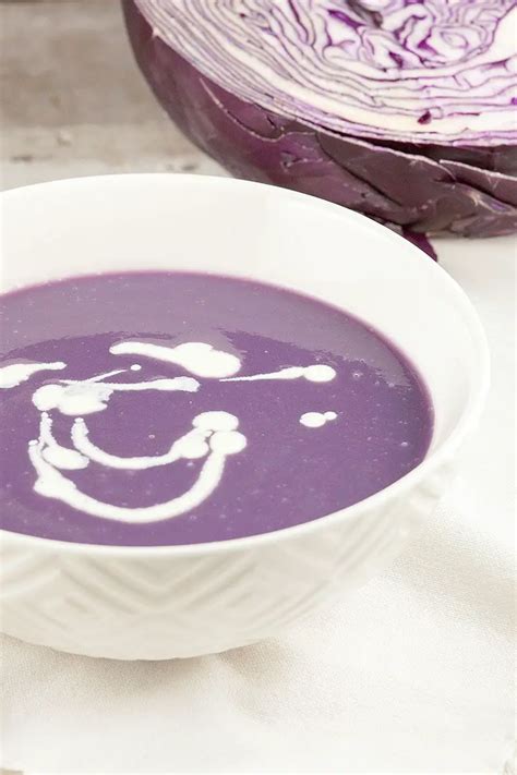 Red cabbage soup | Ohmydish