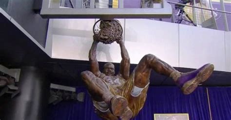 Lakers unveil Shaq statue at Staples Center ceremony - Eurohoops