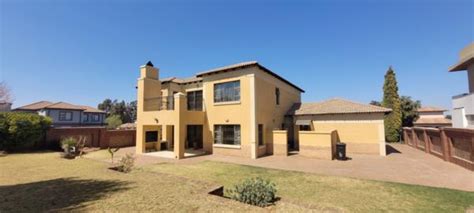 Helderwyk Estate 5 Bedroom Houses For Sale - Pam Golding Properties