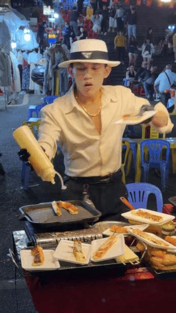 Tổng Tài Phô Mai Nướng” Đà Lạt Và Vợ Hơn 20 Tuổi Rời Chợ đêm Mở Quán