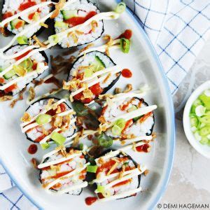 Sushi Met Surimi Komkommer En Krokante Topping Studiokook