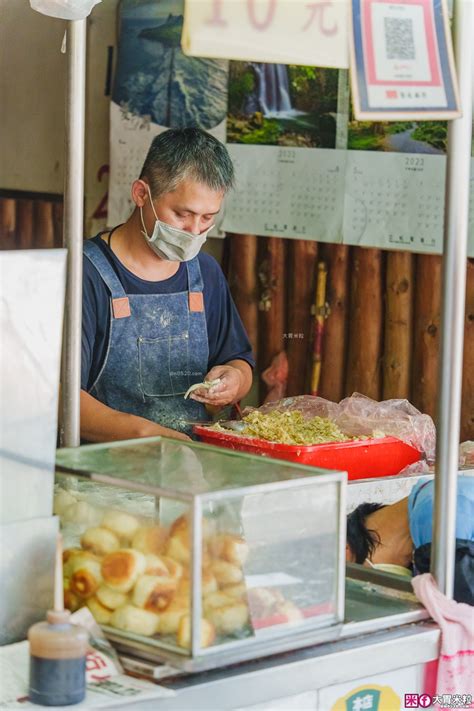 桃園中壢美食│老牌曾水煎包菜單。熱賣51年「10元水煎包」現煎酥脆外皮超涮嘴！中壢水煎包推薦 大胃米粒 David And Milly