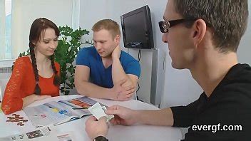 El Pobre Deja Que Su Amigo Caliente Escarbe Su Exgf Por Dinero En Efectivo XVIDEOS