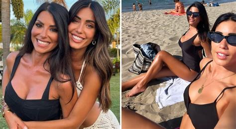 Federica Nargi E La Sorella Claudia Ultimo Bagno Al Mare Dell Anno