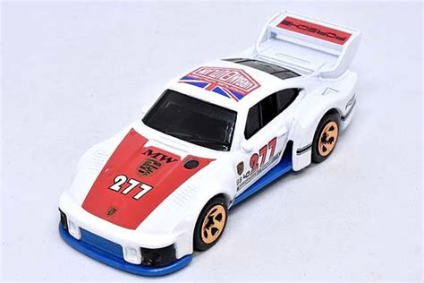 Машинка Хот Вилс PORSCHE коллекция HW RACE DAY Hot