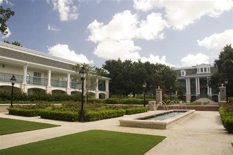 Port Orleans Riverside: Magnolia Bend Mansion Buildings